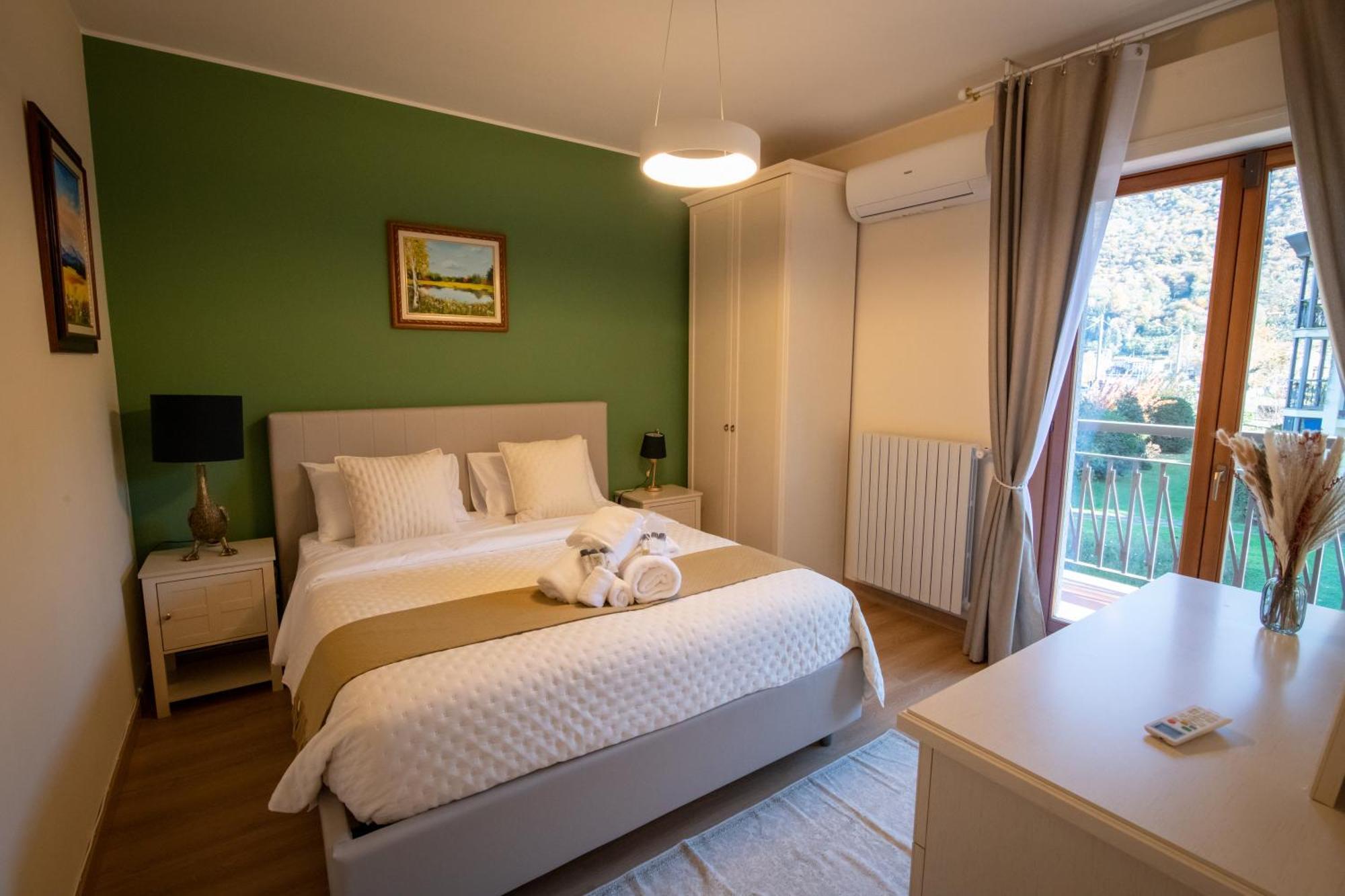 Residenza Lago Sereno Porto Ceresio Eksteriør billede