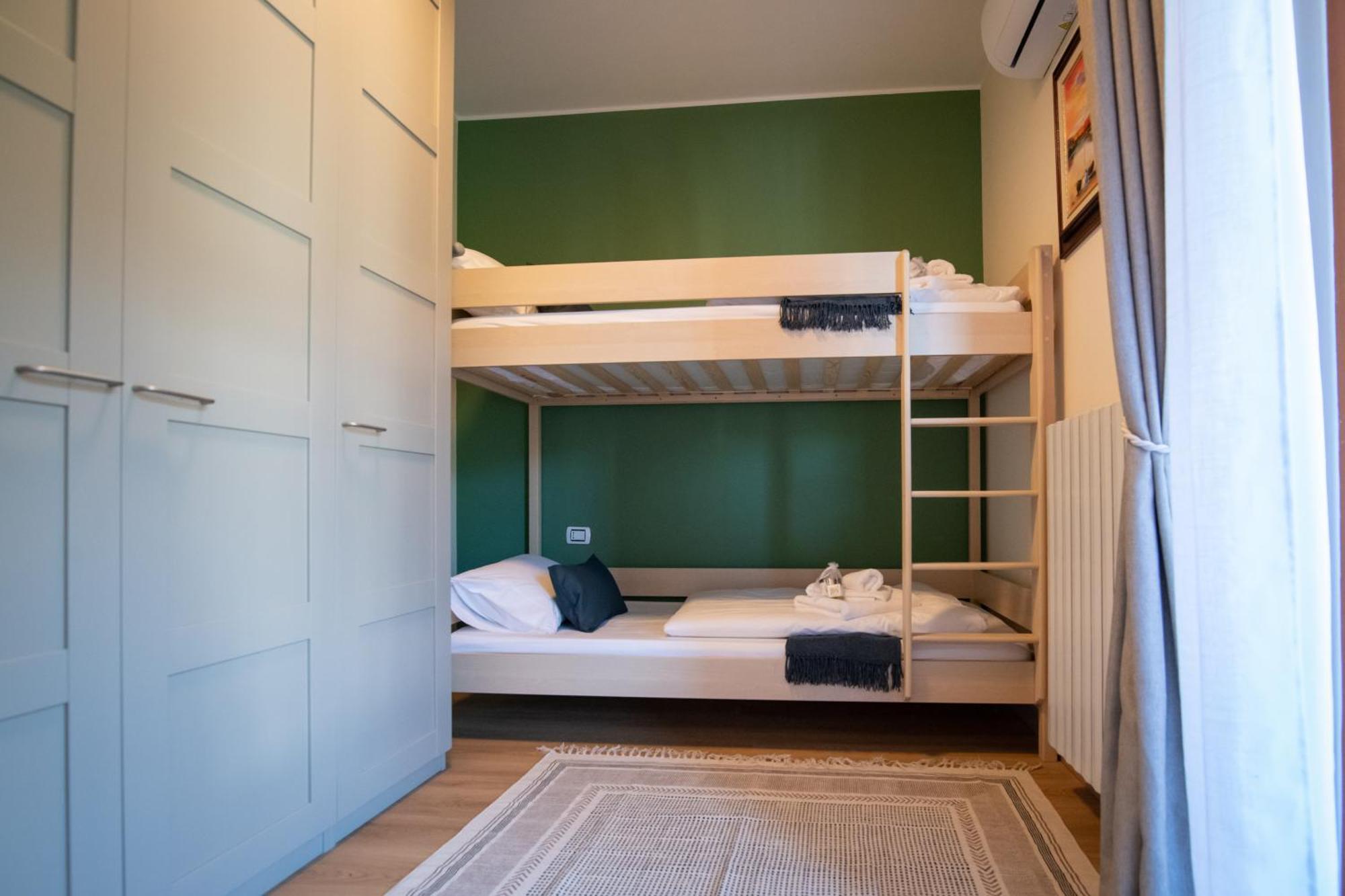 Residenza Lago Sereno Porto Ceresio Eksteriør billede