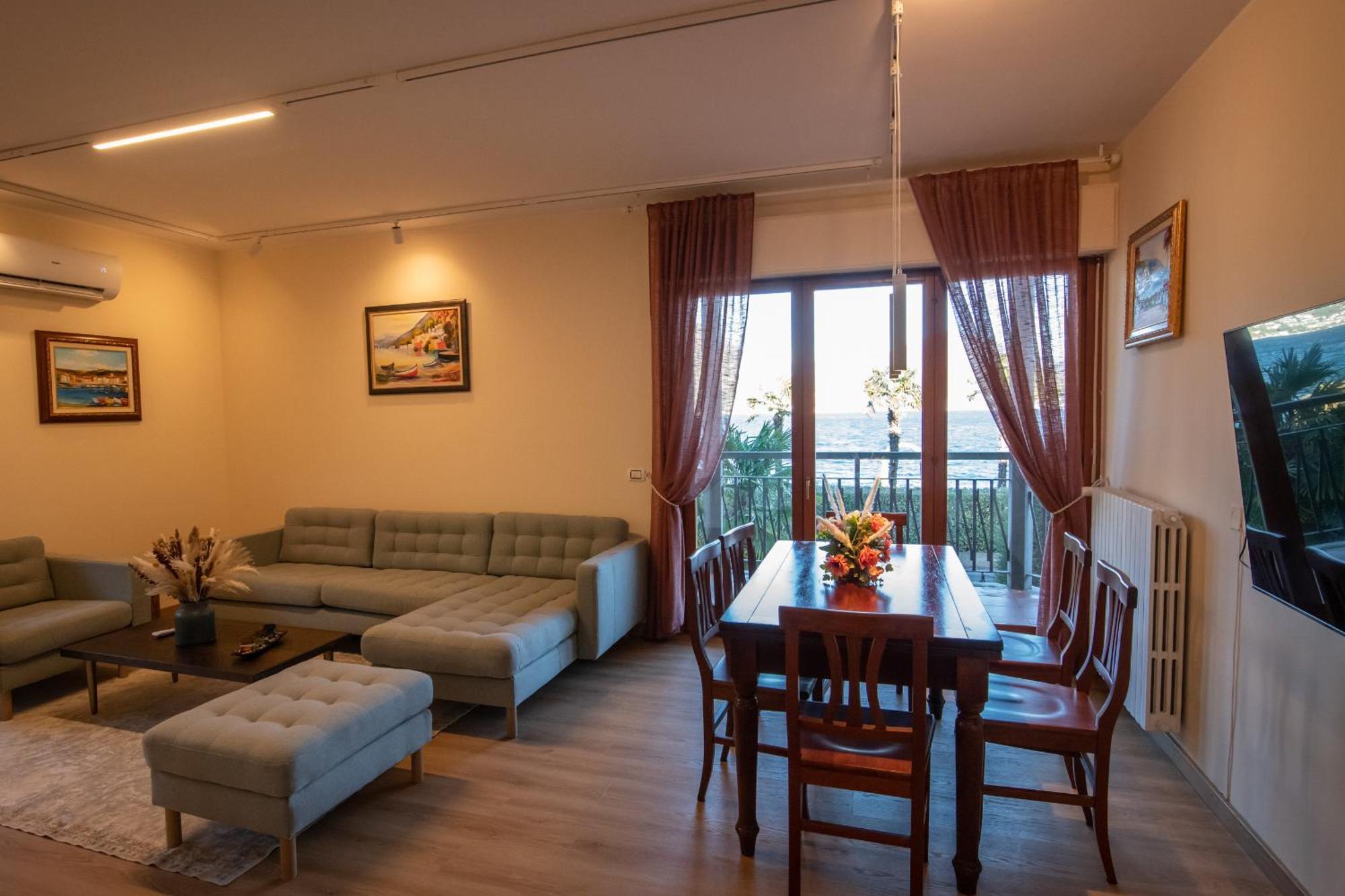 Residenza Lago Sereno Porto Ceresio Eksteriør billede