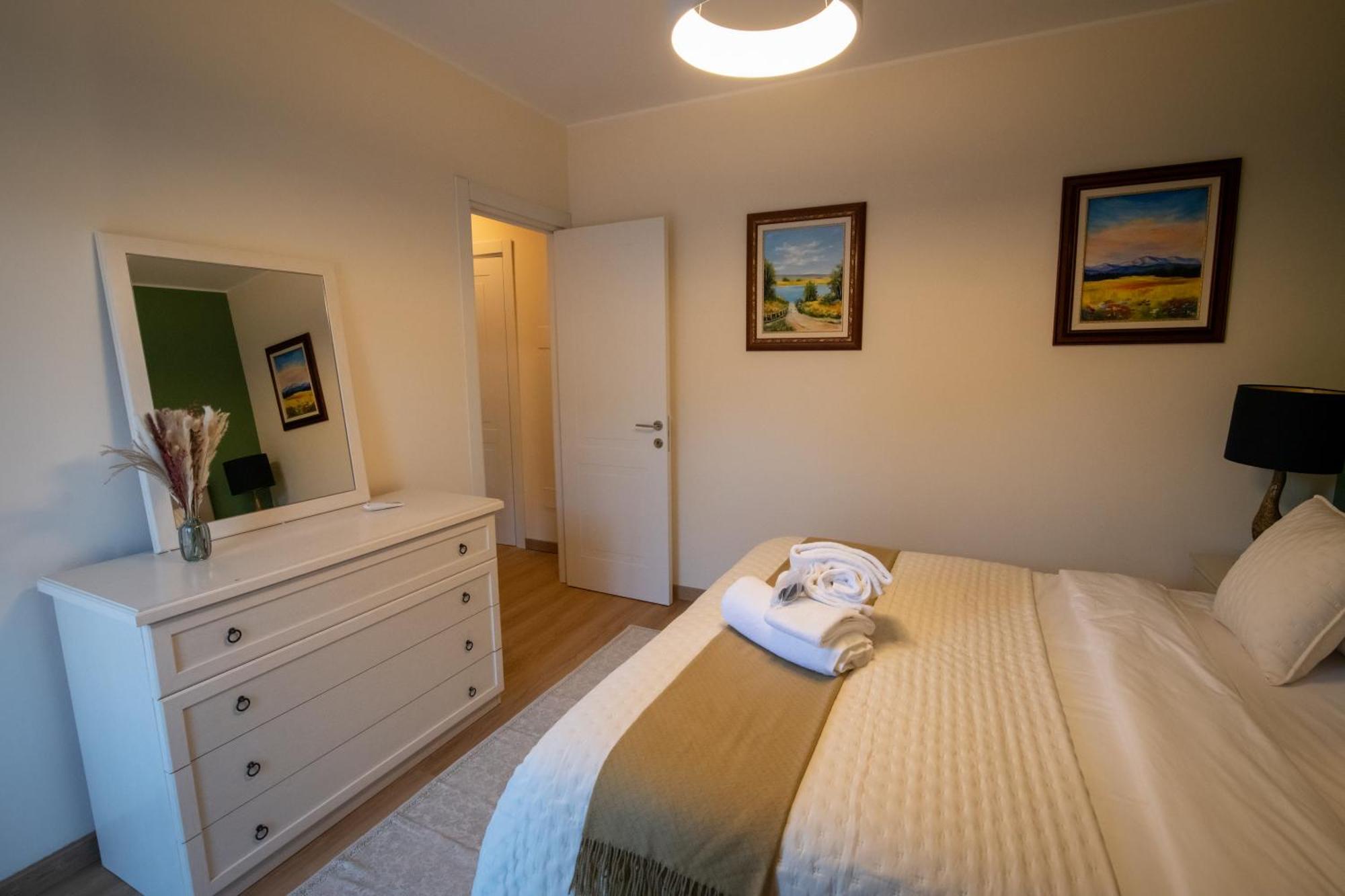 Residenza Lago Sereno Porto Ceresio Eksteriør billede