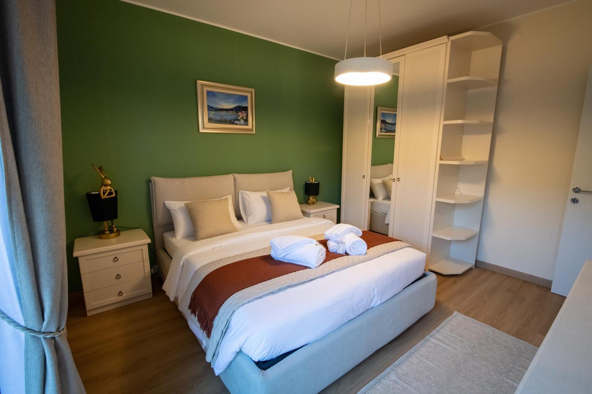 Residenza Lago Sereno Porto Ceresio Eksteriør billede