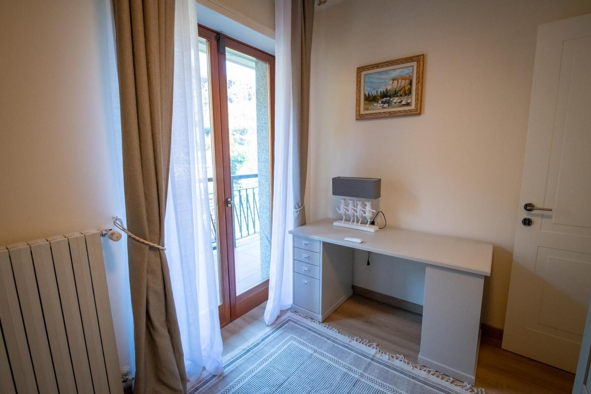 Residenza Lago Sereno Porto Ceresio Eksteriør billede