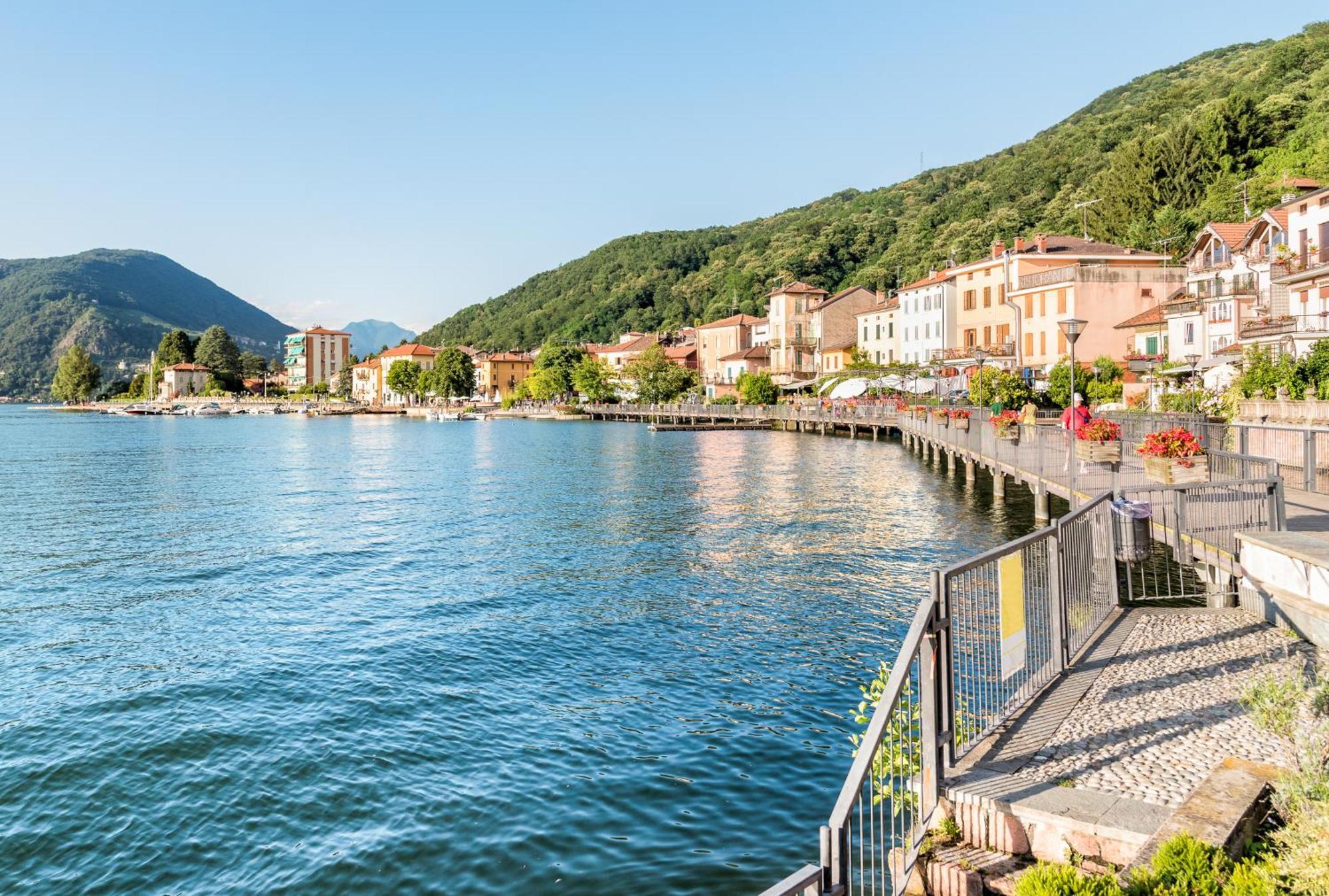 Residenza Lago Sereno Porto Ceresio Eksteriør billede